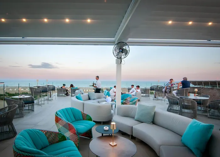 מלון Marina Palace 4 Stelle S קאורלה