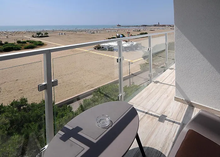 מלון Marina Palace 4 Stelle S קאורלה