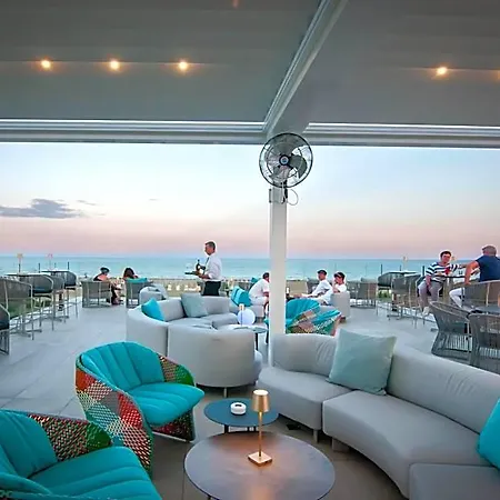 Marina Palace 4 Stelle S فندق كاوْرلي