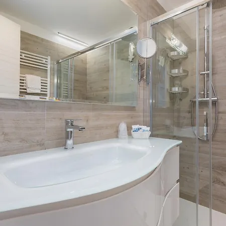 Szálloda Marina Palace 4 Stelle S